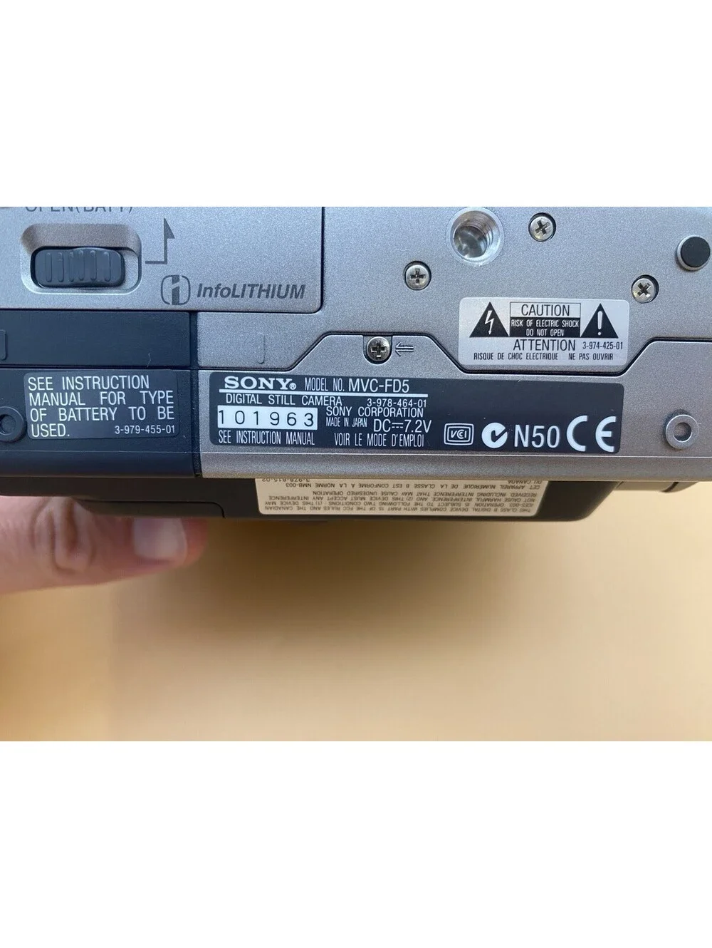Sony Digital Mavica Silver Still Camera Model #MVCFD5 - Needs Charger - VTG 1997